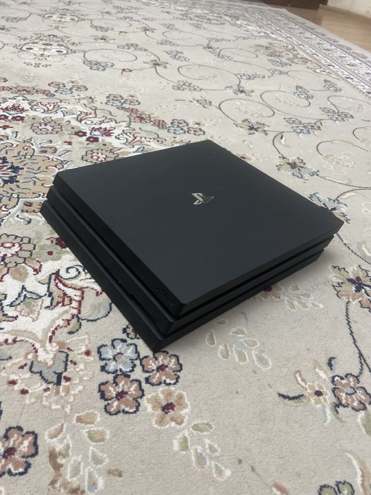 Ps 4 pro  два джестика имеется