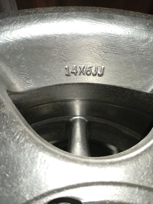 Диски R 14 универсальные.