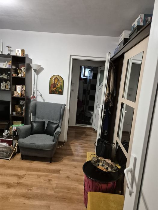 Apartament 3 camere  Aleea Vergului Bl 18 , sect 2
