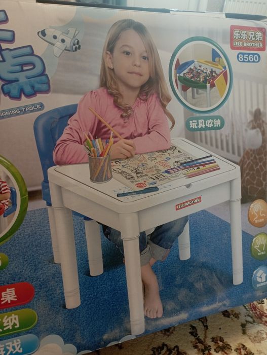 Столик с конструктором лего