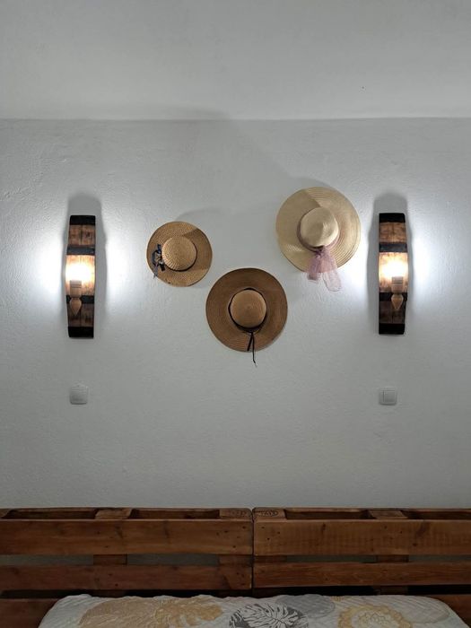 Стенни лампи аплици от автентични реставрирани бъчви с дървени чашки