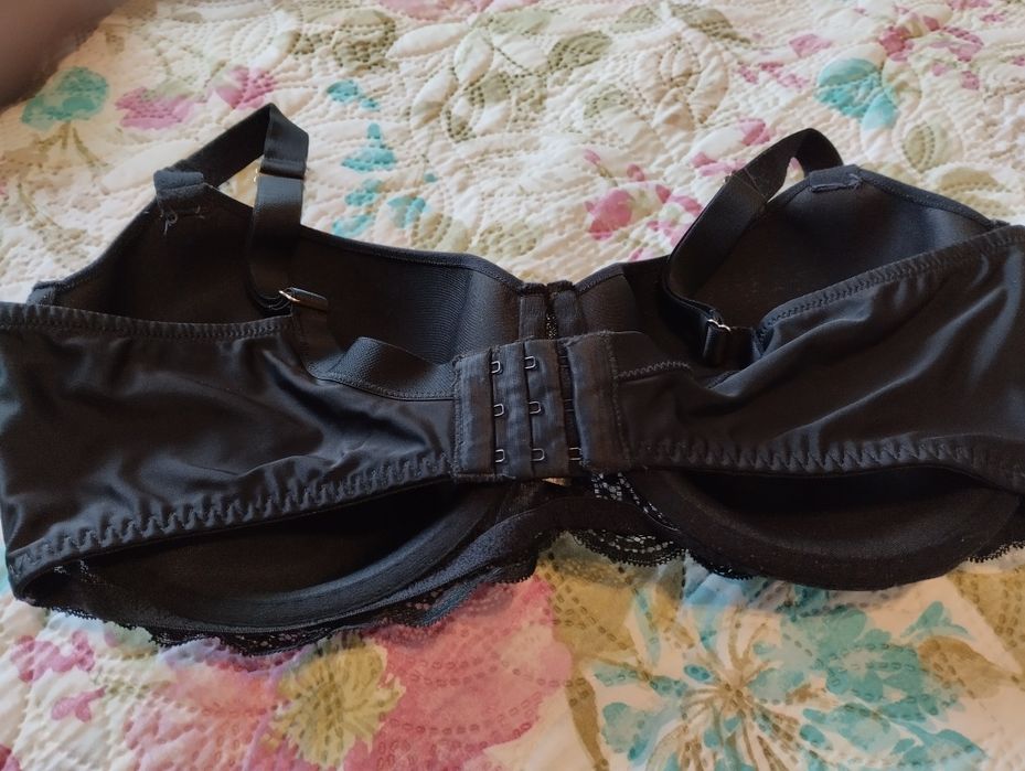 Дамски сутиен голям размер