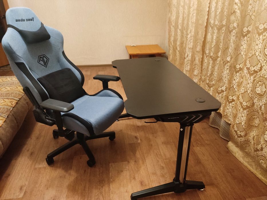 Кресло и стол компьютерное