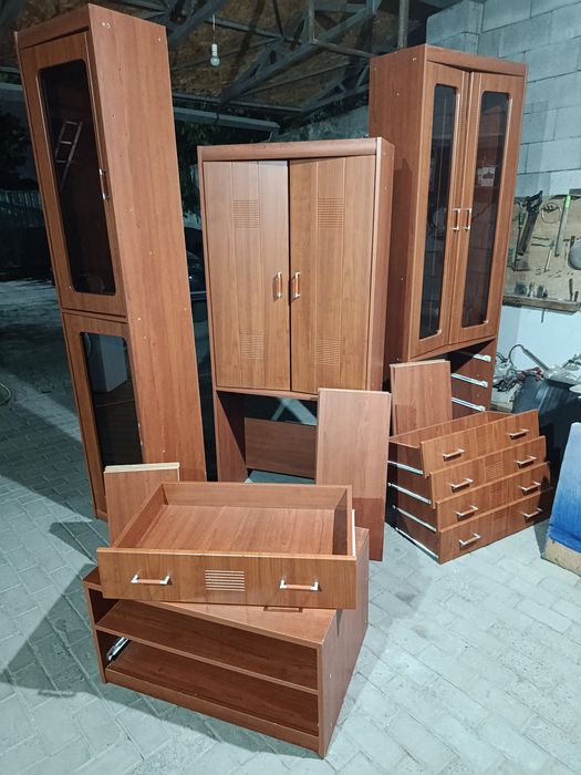 Продам Шкаф-Горку