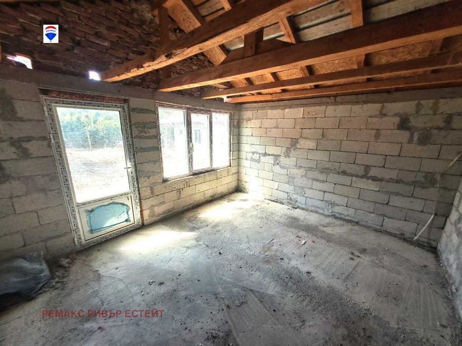 Селска къща за продажба в с. Бръшлен