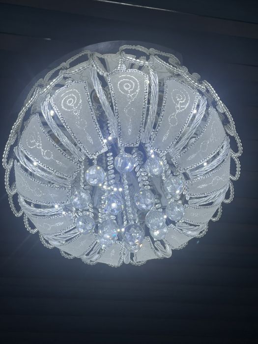 Продам Люстру б у