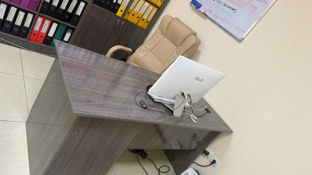 Офисный стол продам