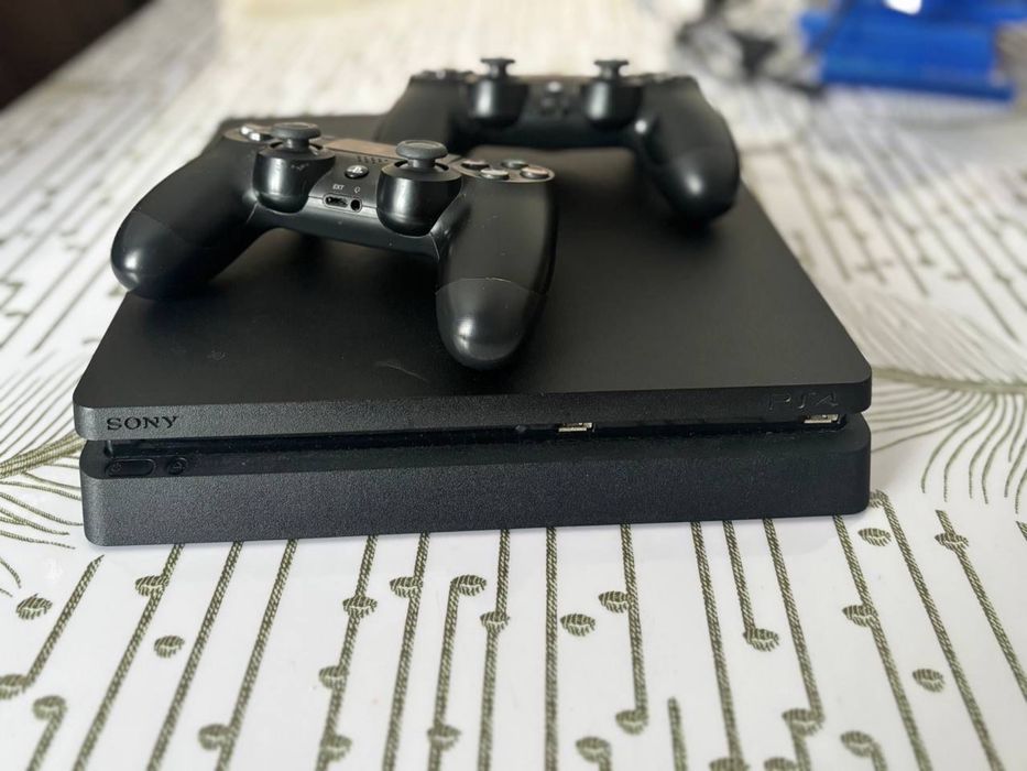 Продам Ps4 с играми