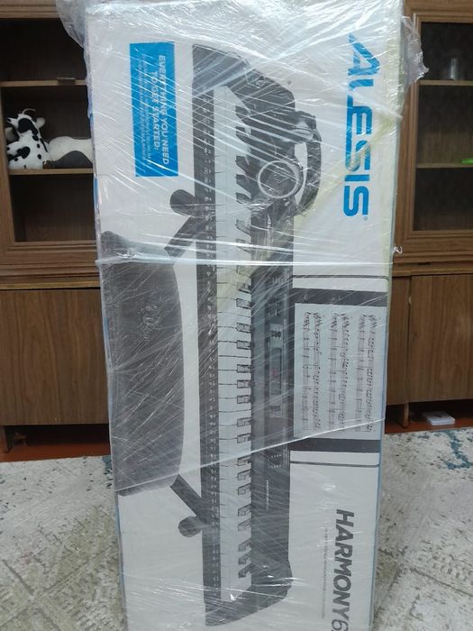 Продам Синтезатор