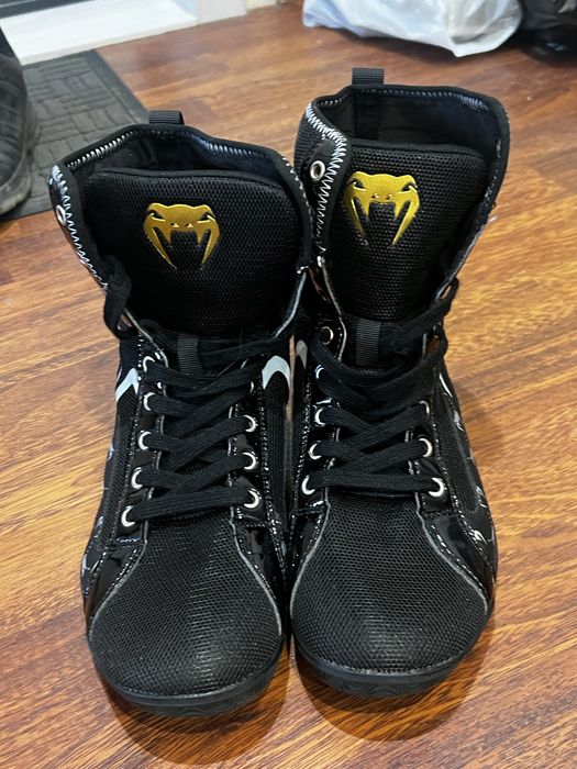 продам боксерки хорошие venum