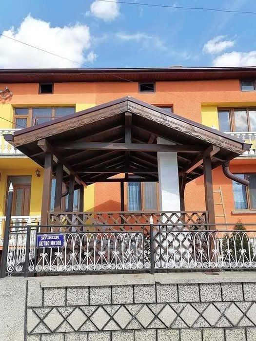 Изграждане на всякакъв вид дървени навеси и беседки