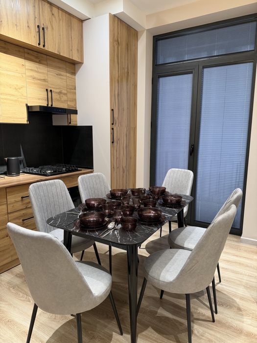 Сдаётся в новостройке 2х комнатная квартира с авторским ремонтом.