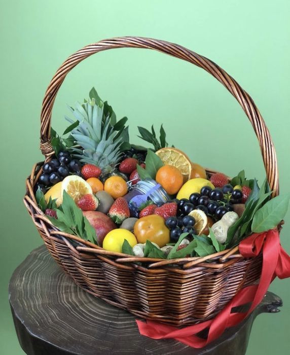 Корзинка с фруктами фото Корзинка с фруктами фото