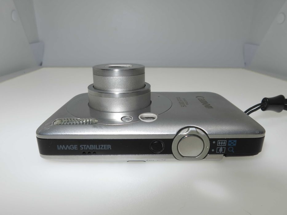 Canon Digital IXUS 100 ултра компактен фотоапарат камера, комплект