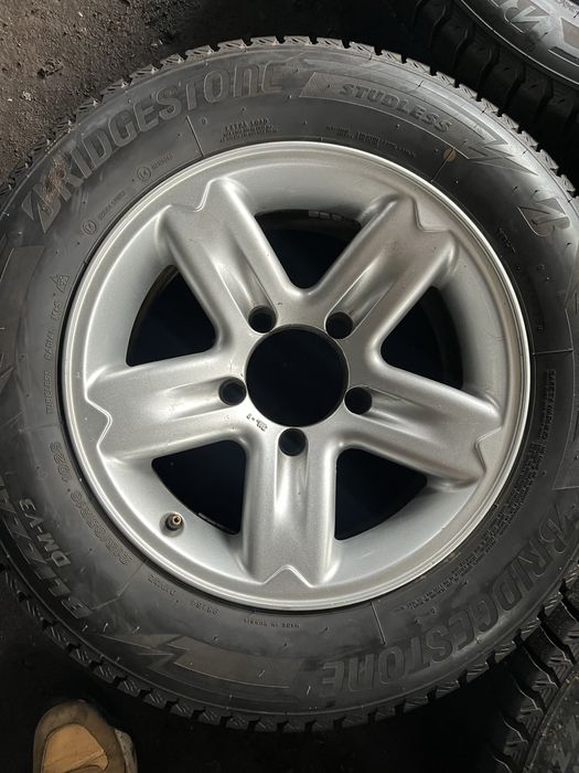 Уникални зимни гуми 215.65.16 Бриджистон