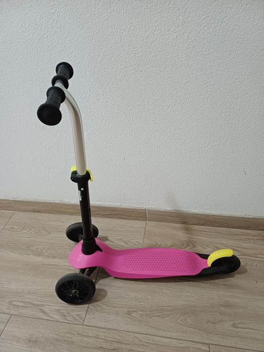 Birou copii cu scaun+ cadou trotineta
