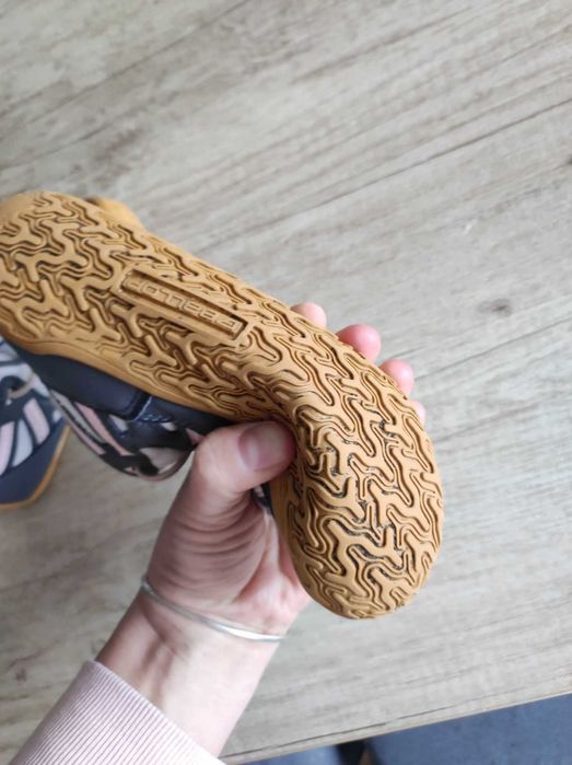 Боси пантофи и кецове- Номера: 26, 28, 29