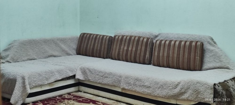 Burchak divan. Holati o'rta