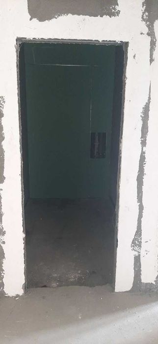 2 xonali balkoni bilan 63.6 kv.m.li karobka uy sotiladi