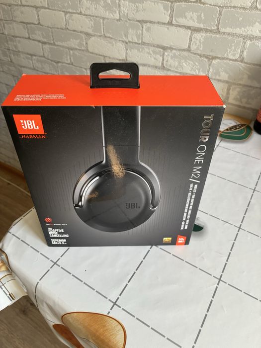 Продаются  JBL TOUR ONE M2 ,наушники не использовались.