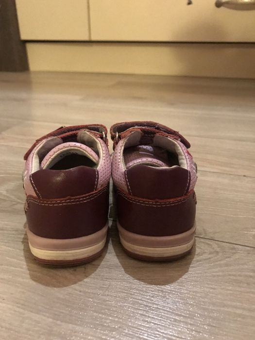 Продам кроссовки