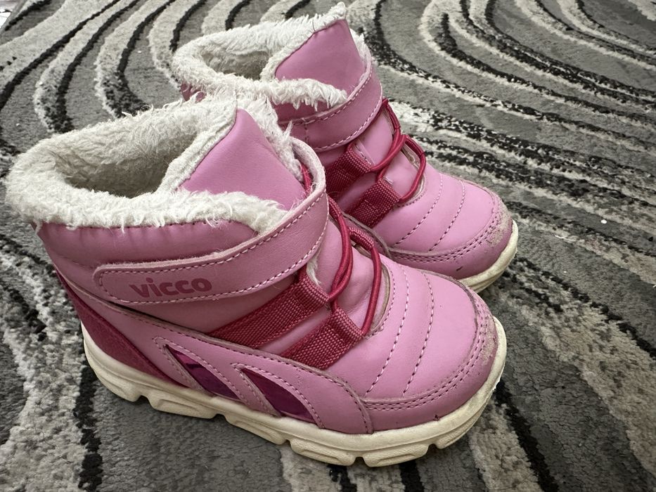 Продам б/у тёплые сапожки VICCO.