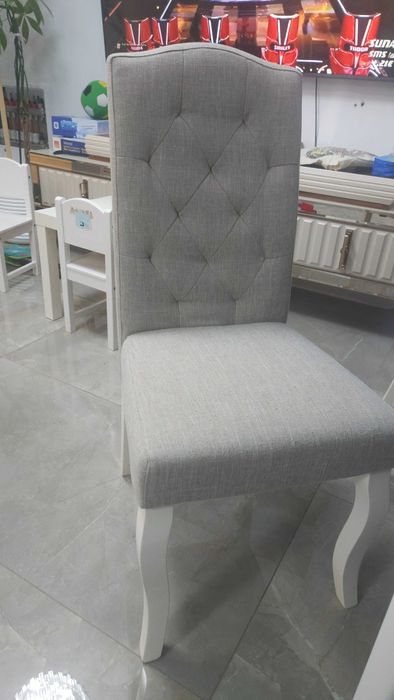 Vând set masă extensibilă și 6 scaune