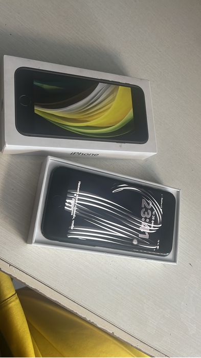 Продам Айфон се2020