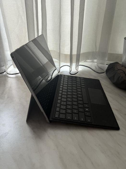 Microsoft Surface Pro 5 256 gb SSD ноутбук-планшет