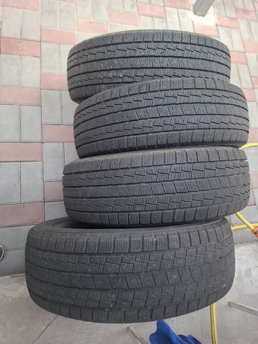 Продам зимние шины 215/65/17