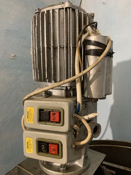 Centrifugă apicolă electrică 4 rame artizanală