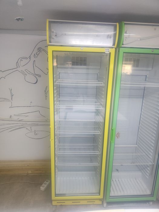 Холодильник стеклянный