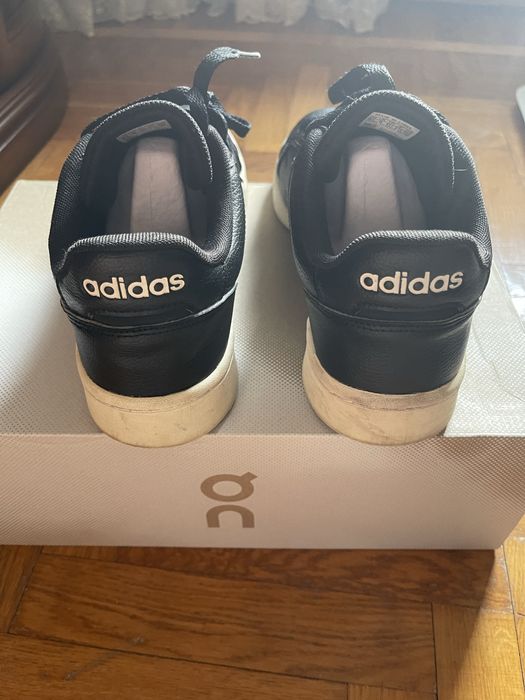 Продам кроссовки Adidas. В отличном состоянии.Размер 42