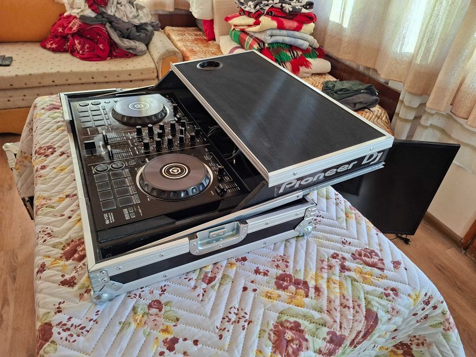 Продава се Controler Pioneer DDJ-RB в перфектно състояние със кейс