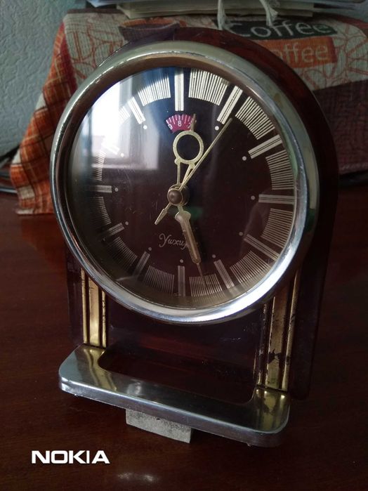 Продам настольные и ручные часы