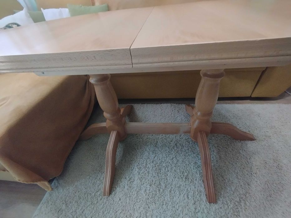 Трапезна дървена маса