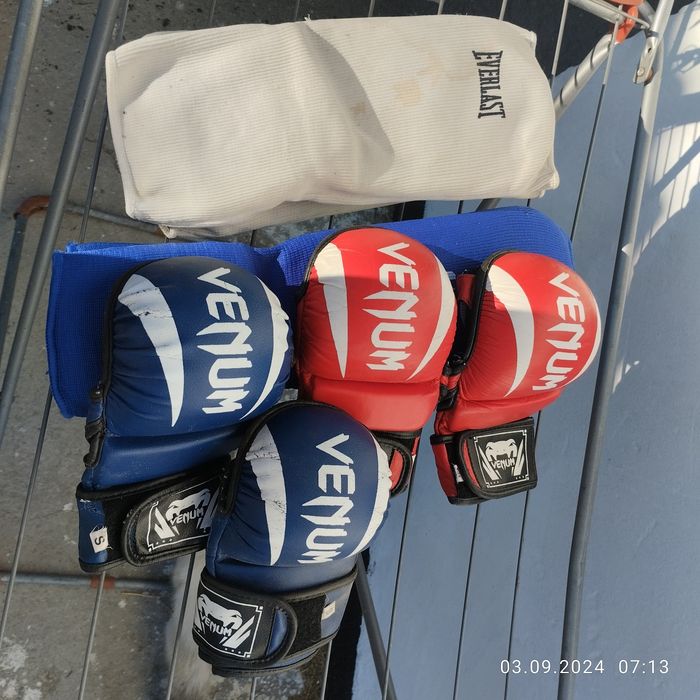 Продам перчатки бокс