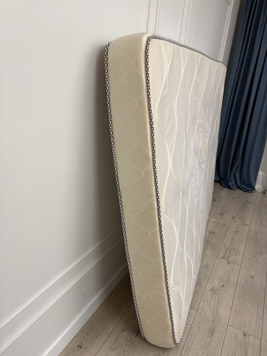 Продам матрас в хорошем состоянии