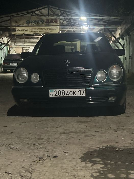 Mercedes W 210 avangard