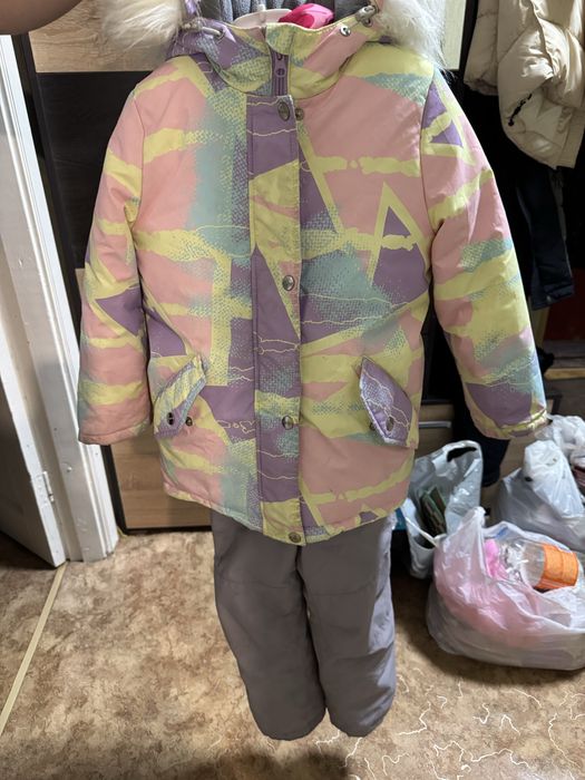 Продам куртку с комбинезоном зимний для девочки