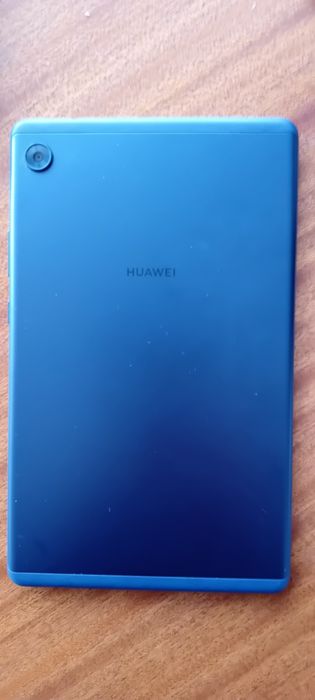 Продавам таблет HUAWEI 8инча.