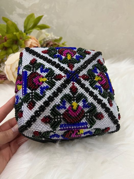 Qo’lda bezatilgan do’ppi