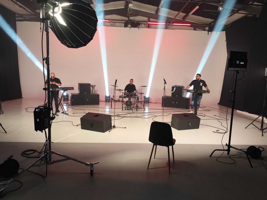 Dj Ди джей,Озвучаване, озвучителна техника под наем!