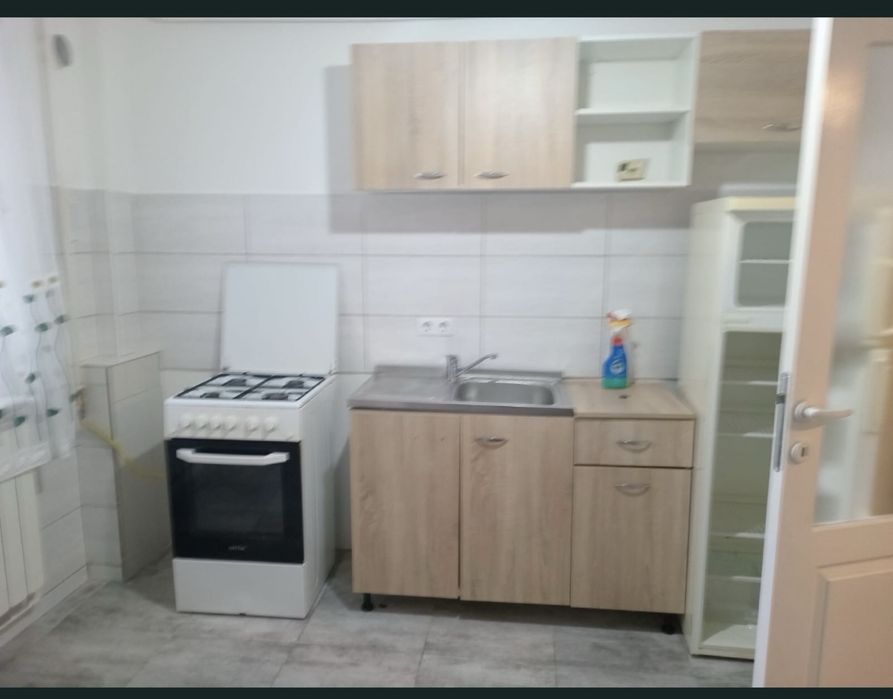 Inchiriez apartament