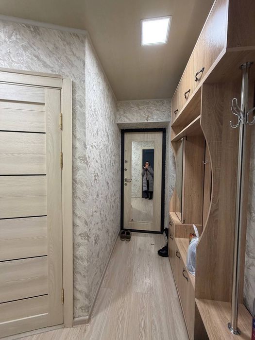 Продам чиланзар 23.  Одна комнатная.  Балкон 2*6