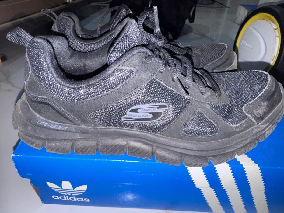 Продам кроссовки SKECHERS