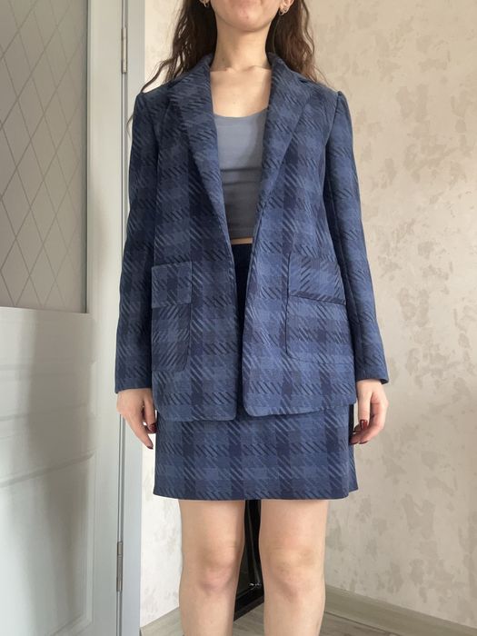 Костюм с юбкой