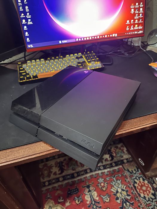 PlayStation 4 1TB + 3 джойстика + PS Plus Deluxe + FIFA 26