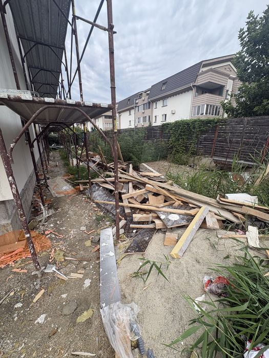 Vand lemn rezultat din constructii