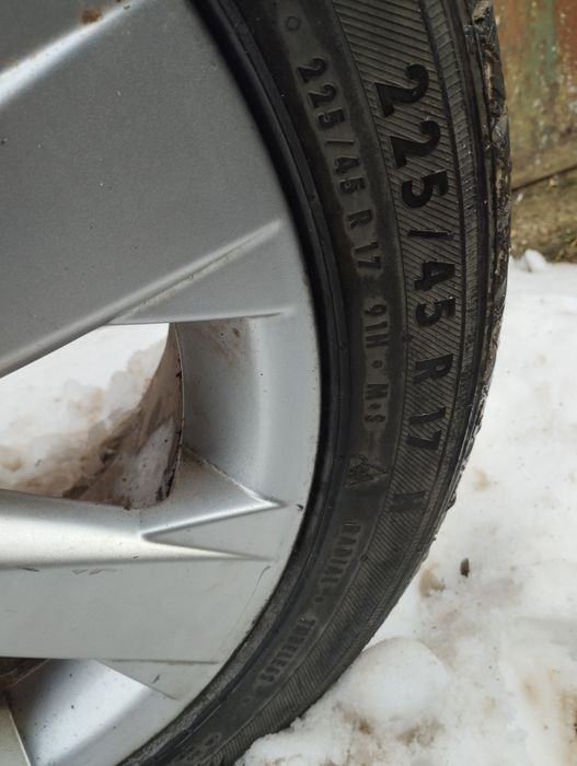 Зимни гуми 225/45 R17 с джанти